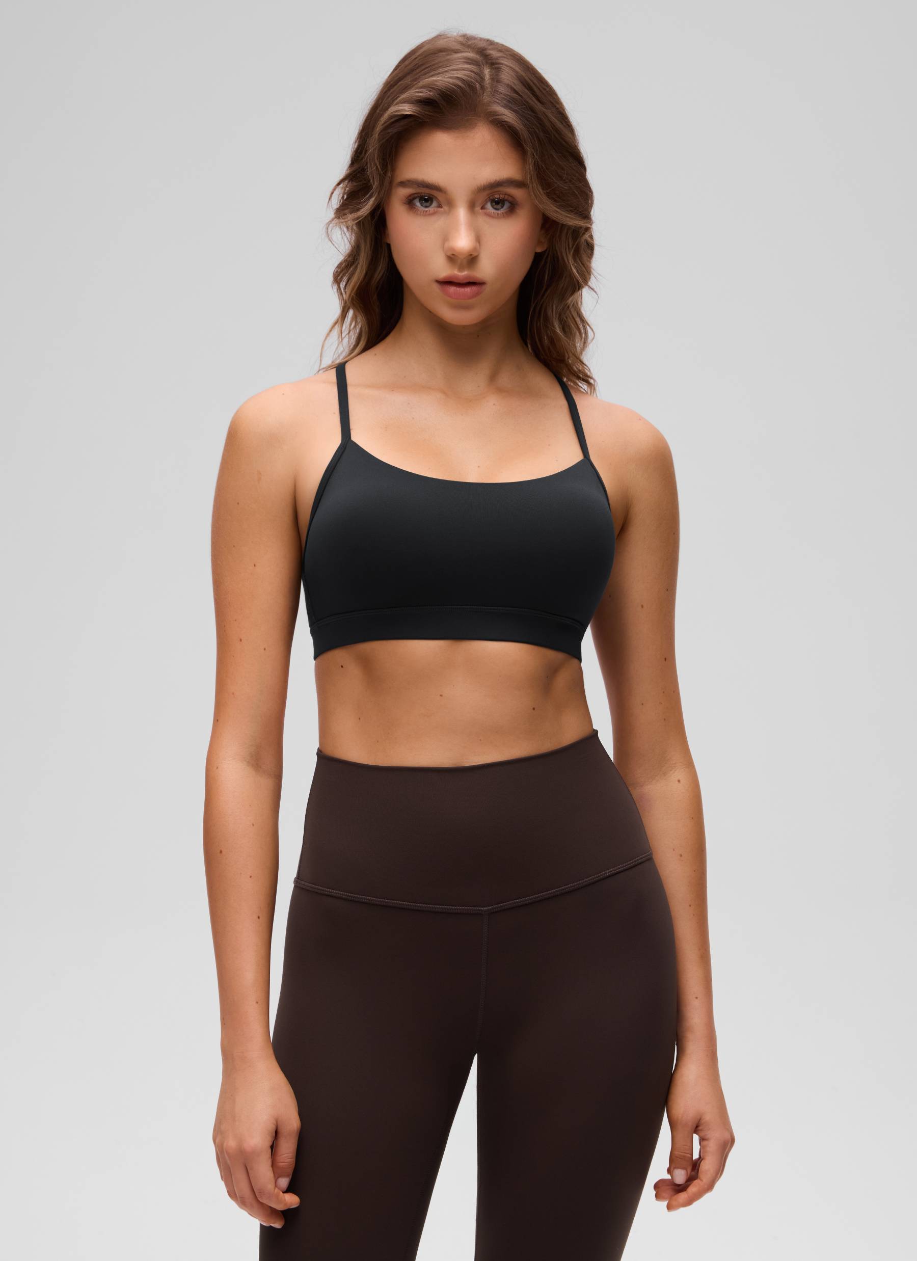 CRZ YOGA महिलाओं के लिए योगा लाइट सपोर्ट Butterluxe स्पोर्ट्स ब्रा, वाई-बैक, काला
