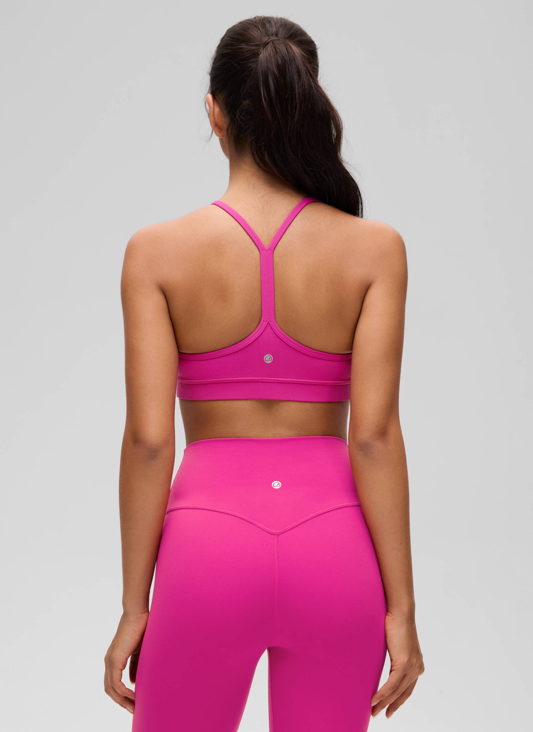 CRZ YOGA महिलाओं की योग लाइट सपोर्ट Butterluxe स्पोर्ट्स ब्रा वाई बैक हिबिस्कस पर्पल
