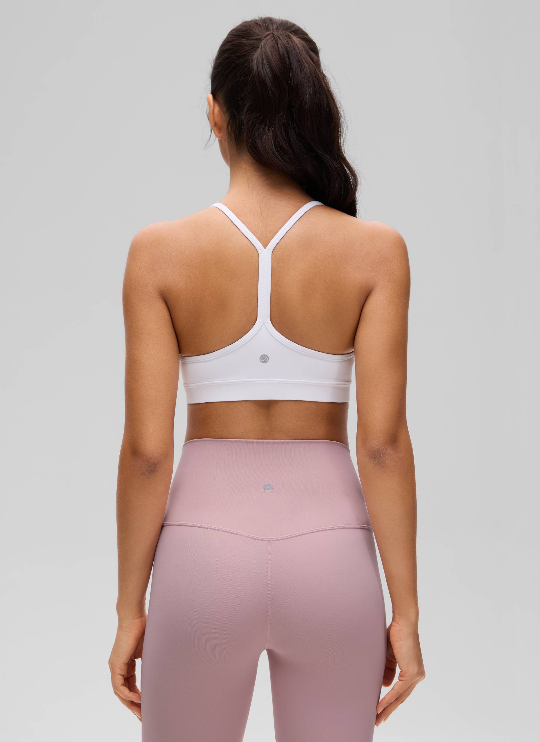 CRZ YOGA महिलाओं के लिए योगा लाइट सपोर्ट Butterluxe स्पोर्ट्स ब्रा, वाई-बैक, सफेद