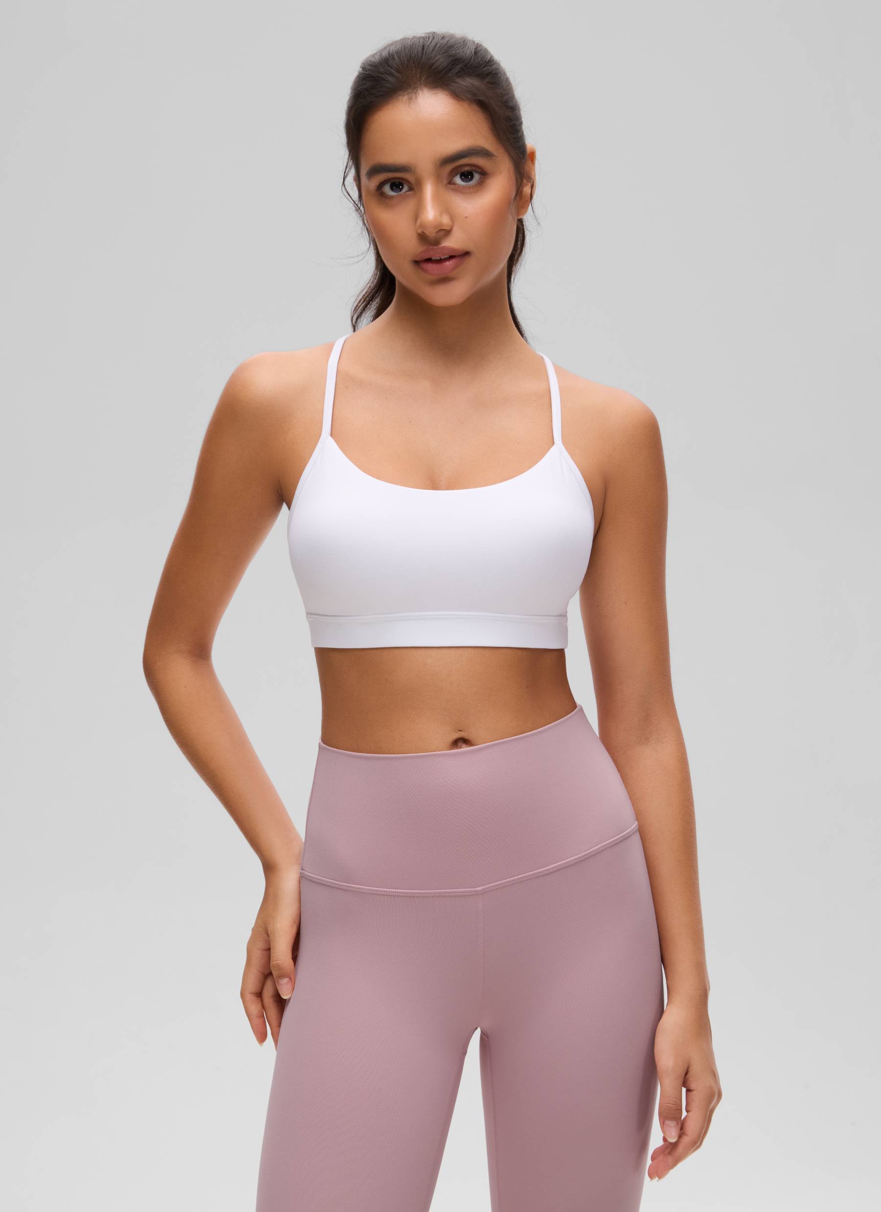 CRZ YOGA महिलाओं के लिए योगा लाइट सपोर्ट Butterluxe स्पोर्ट्स ब्रा, वाई-बैक, सफेद