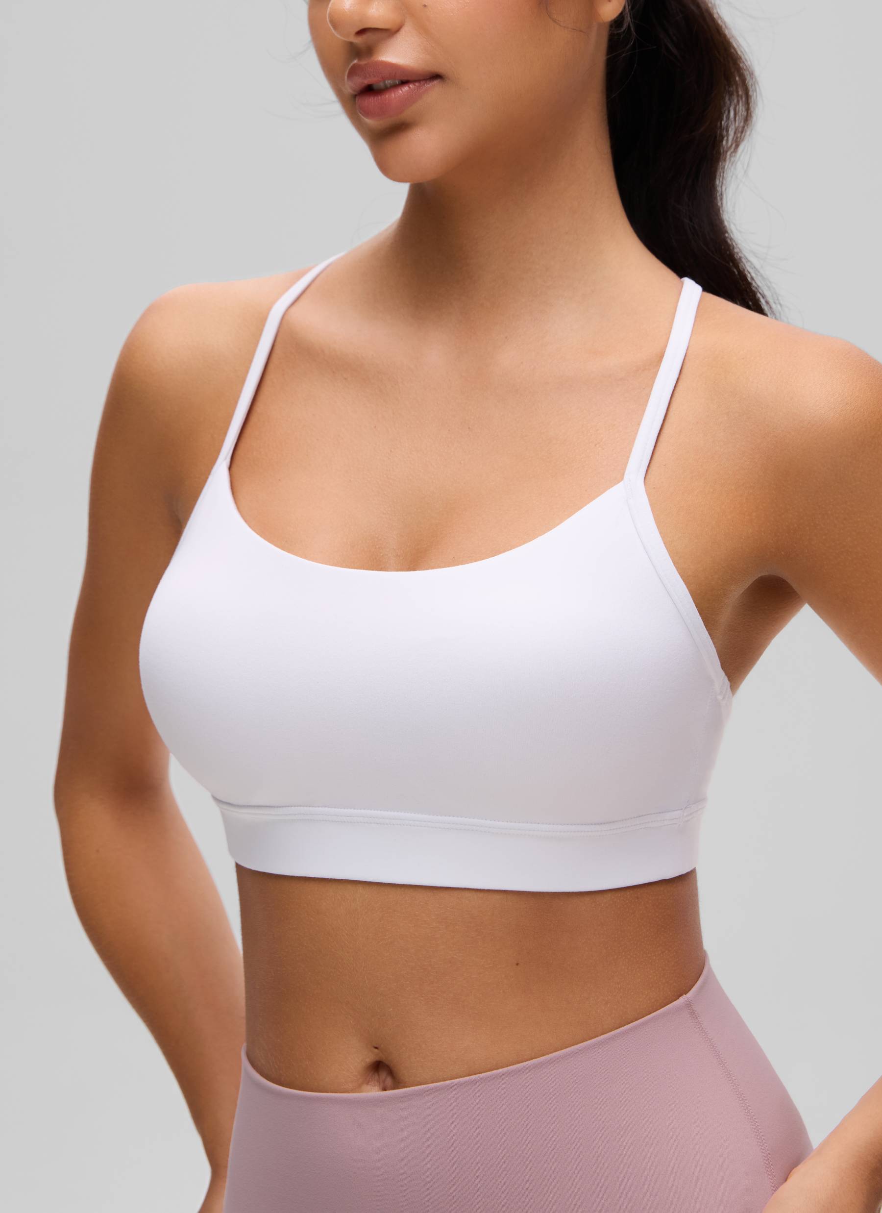 CRZ YOGA महिलाओं के लिए योगा लाइट सपोर्ट Butterluxe स्पोर्ट्स ब्रा, वाई-बैक, सफेद