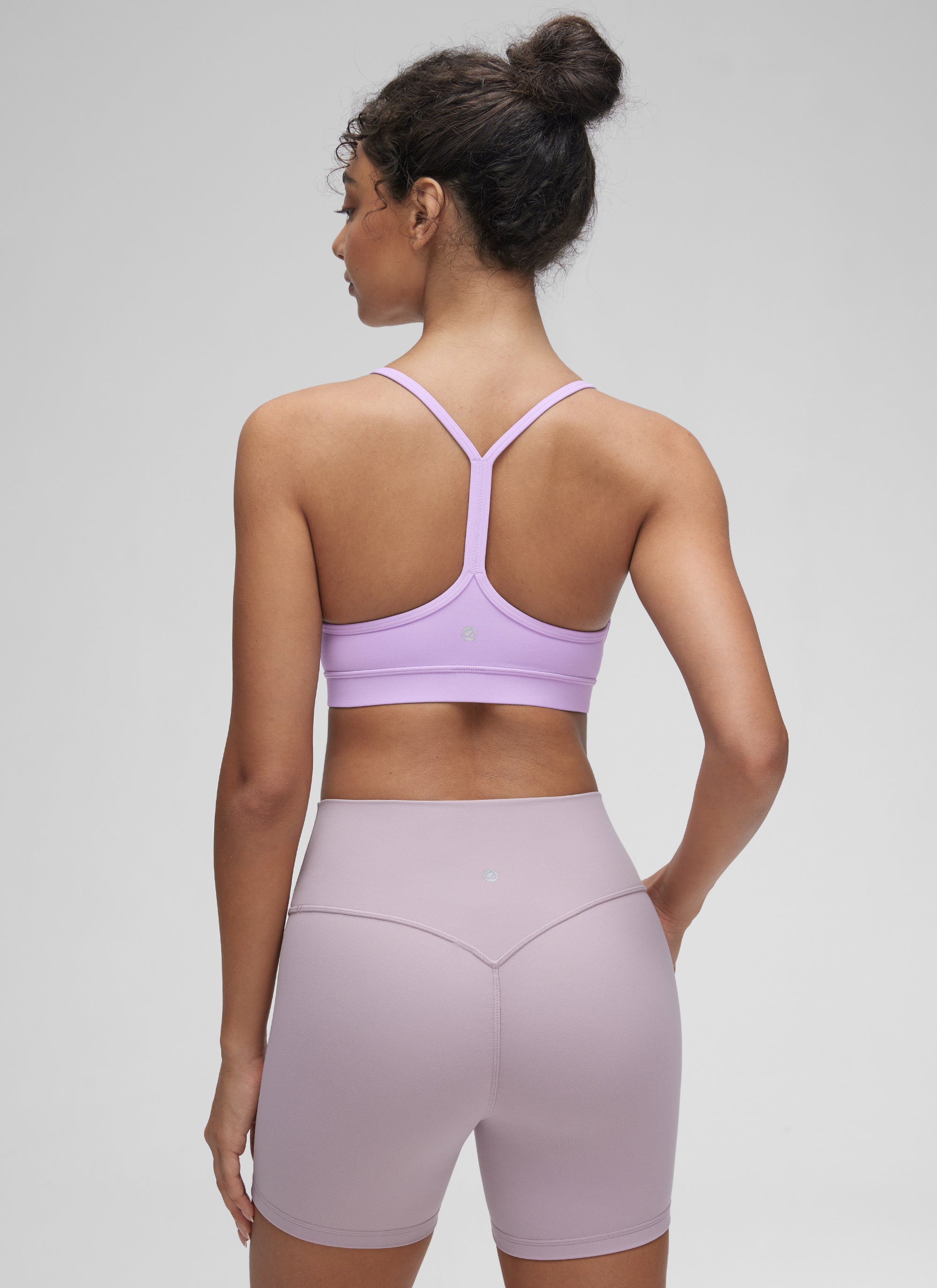 CRZ YOGA महिलाओं की योग लाइट सपोर्ट Butterluxe स्पोर्ट्स ब्रा वाई बैक एल्फिन पर्पल