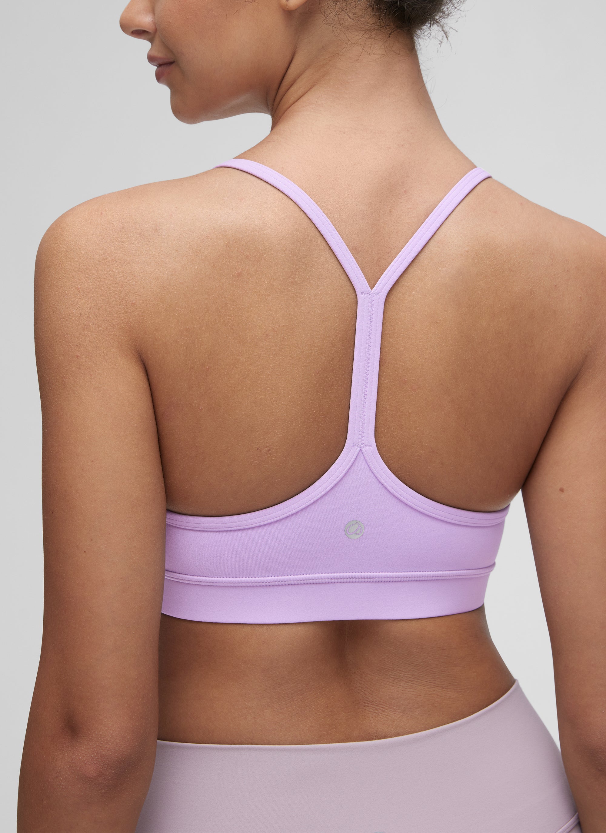 CRZ YOGA महिलाओं की योग लाइट सपोर्ट Butterluxe स्पोर्ट्स ब्रा वाई बैक एल्फिन पर्पल