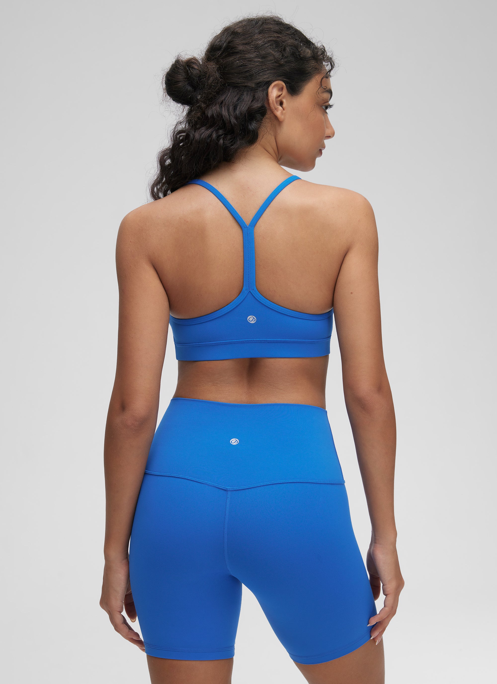 CRZ YOGA महिलाओं के लिए योगा लाइट सपोर्ट Butterluxe स्पोर्ट्स ब्रा, वाई-बैक, स्पार्कल ब्लू