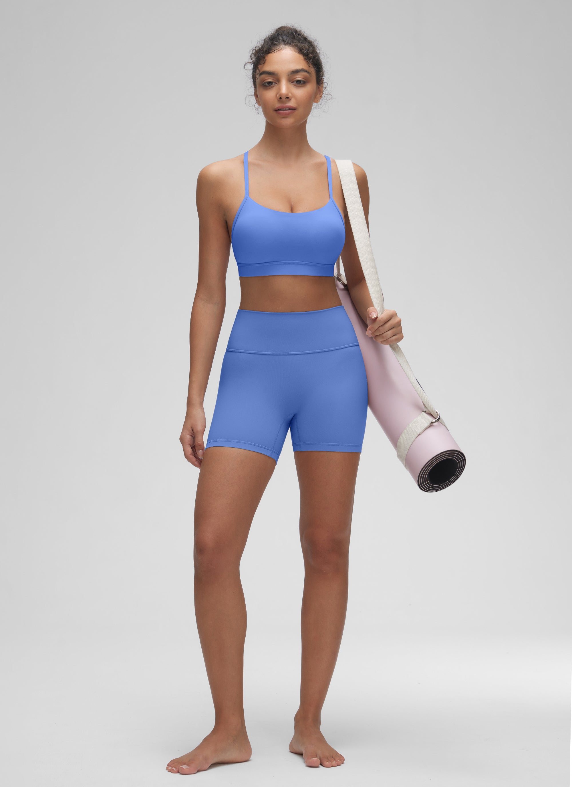 CRZ YOGA महिलाओं की योग लाइट सपोर्ट Butterluxe स्पोर्ट्स ब्रा वाई बैक वाइल्ड इंडिगो