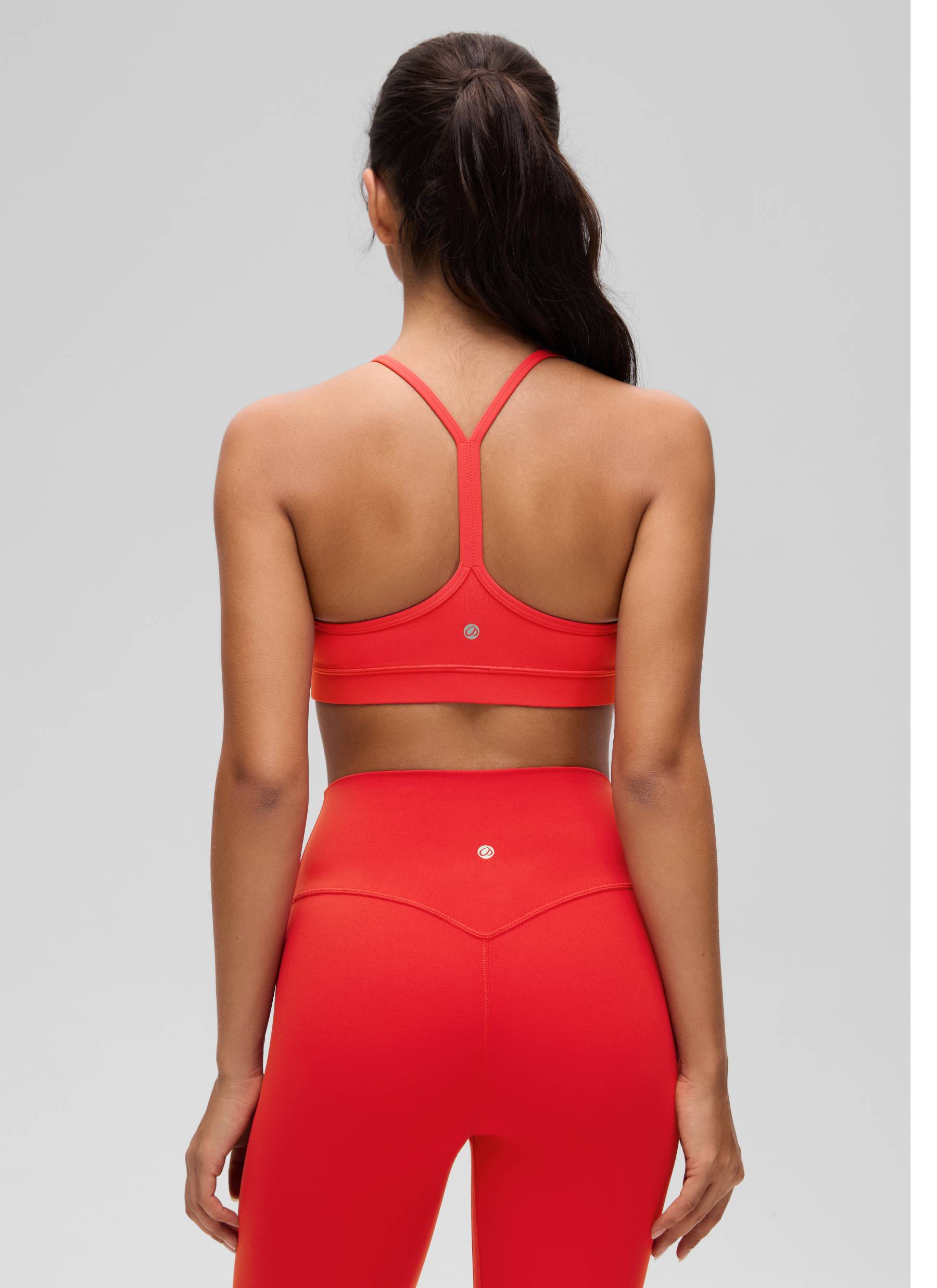 CRZ YOGA महिलाओं के लिए योगा लाइट सपोर्ट Butterluxe स्पोर्ट्स ब्रा, वाई-बैक, गहरा लाल रंग