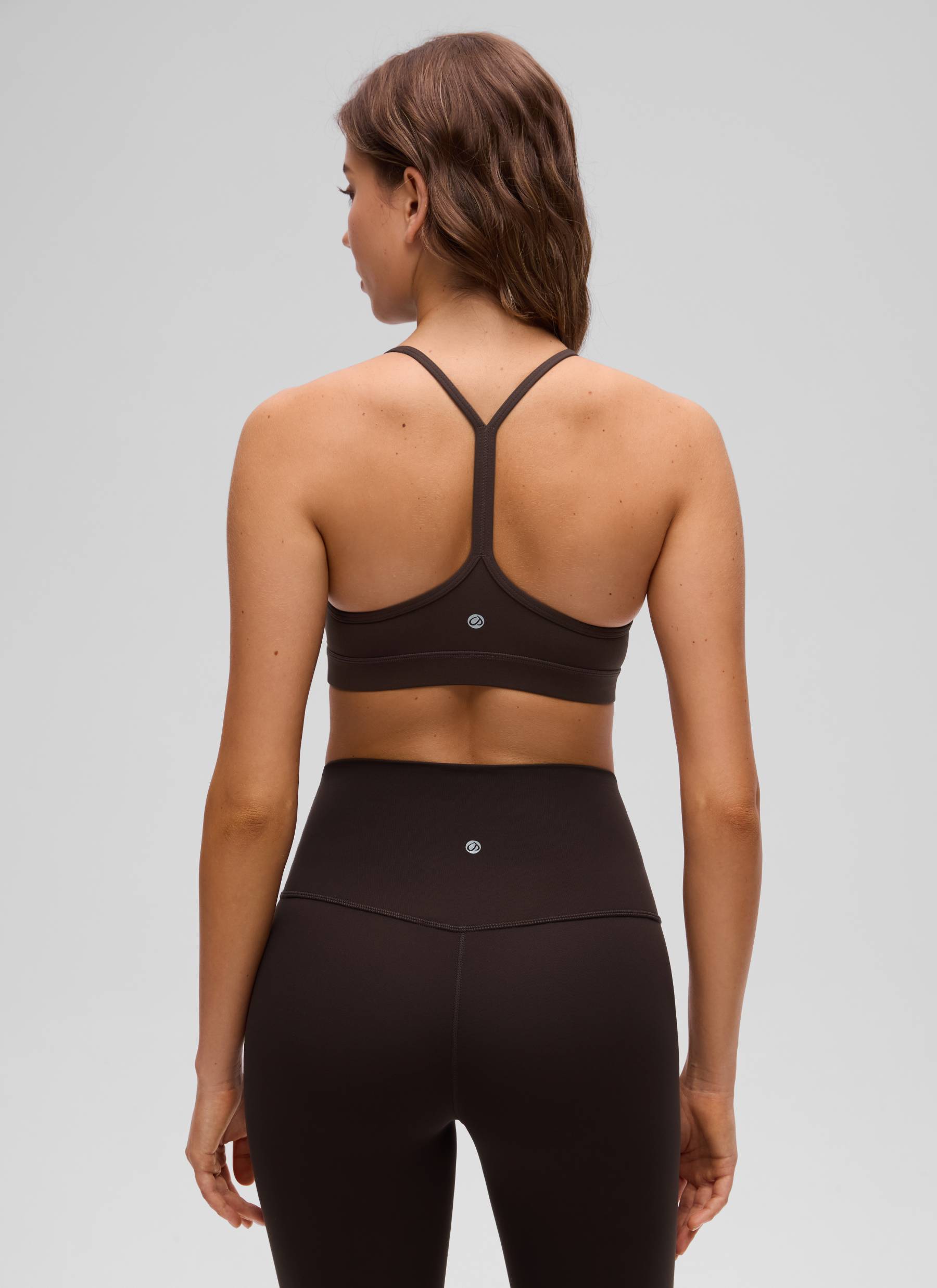 CRZ YOGA महिलाओं के लिए योगा लाइट सपोर्ट Butterluxe स्पोर्ट्स ब्रा, वाई-बैक, हॉट फज ब्राउन