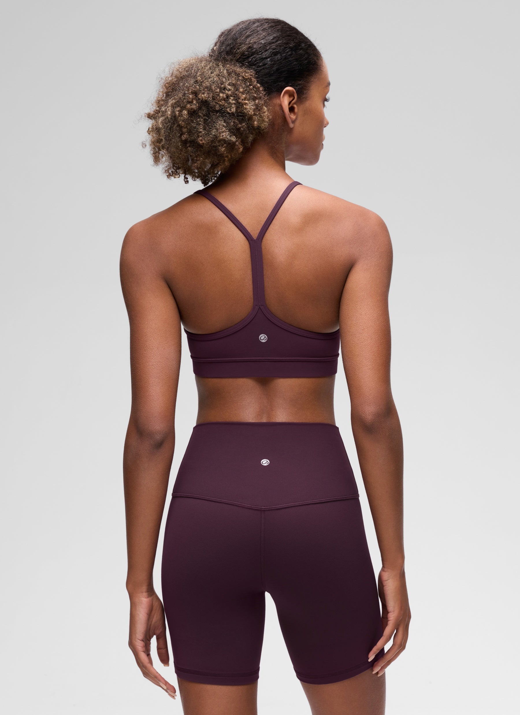 CRZ YOGA महिलाओं के लिए योगा लाइट सपोर्ट Butterluxe स्पोर्ट्स ब्रा, वाई-बैक, गहरा बैंगनी रंग