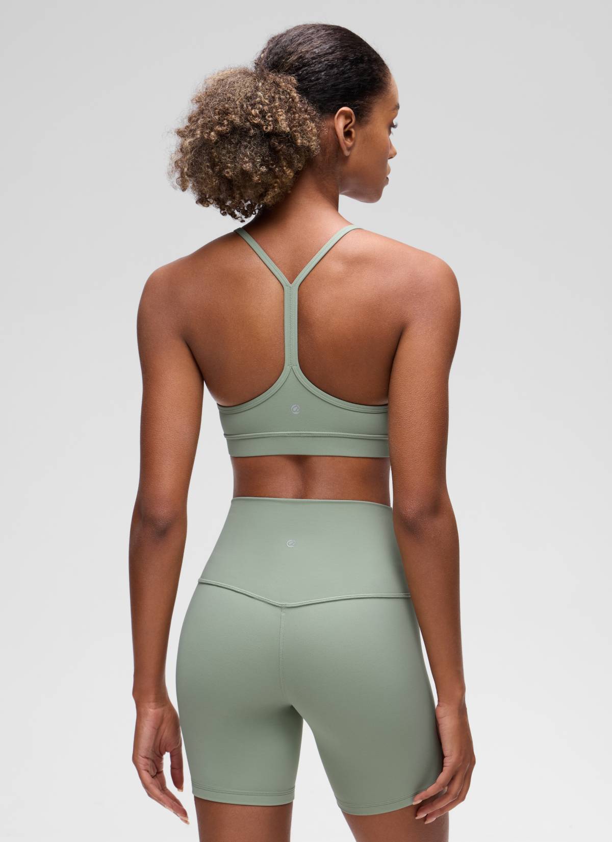 CRZ YOGA महिलाओं के लिए योगा लाइट सपोर्ट Butterluxe स्पोर्ट्स ब्रा वाई बैक ग्रीन पाम कोर्ट