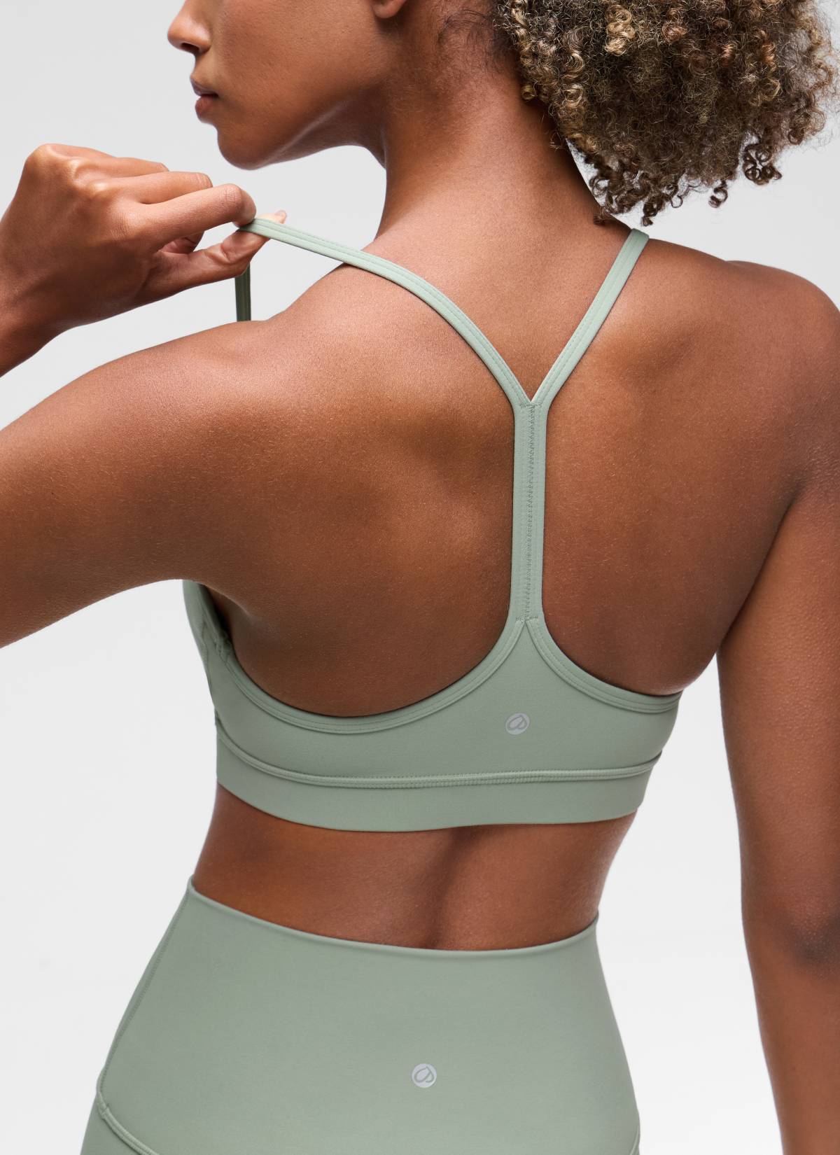 CRZ YOGA महिलाओं के लिए योगा लाइट सपोर्ट Butterluxe स्पोर्ट्स ब्रा वाई बैक ग्रीन पाम कोर्ट