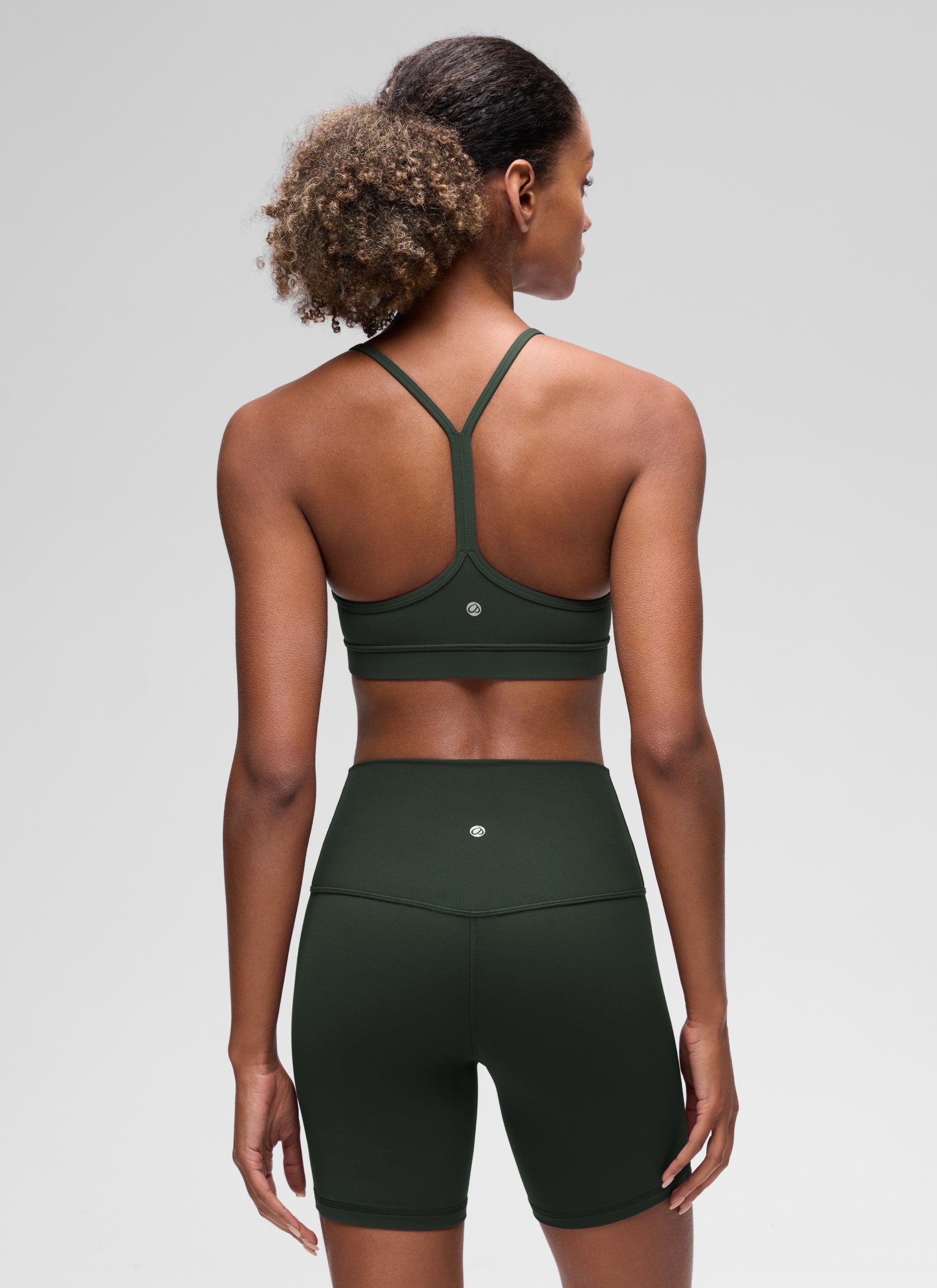 CRZ YOGA महिलाओं के लिए योगा लाइट सपोर्ट Butterluxe स्पोर्ट्स ब्रा वाई बैक लेजेंड ग्रीन