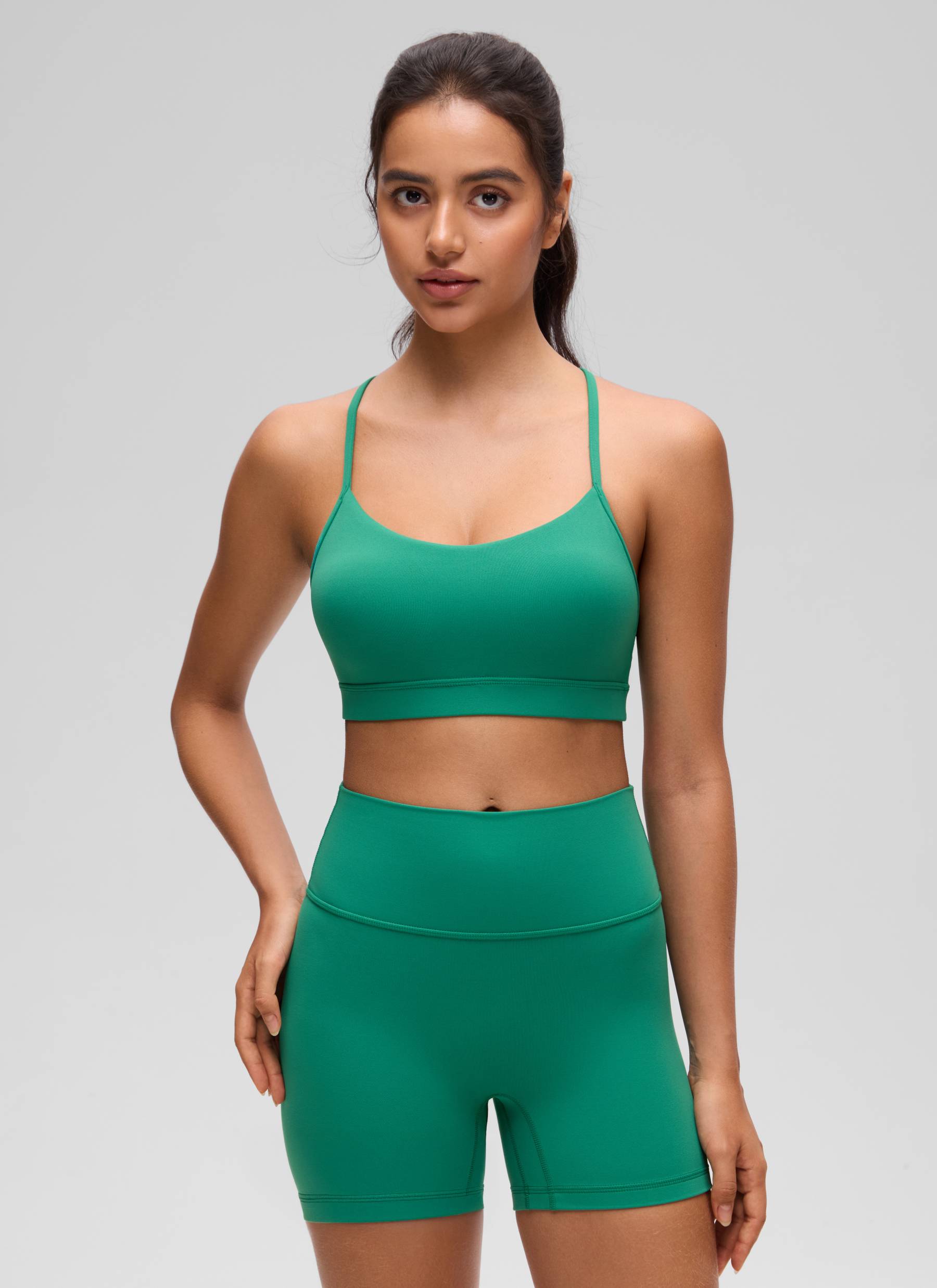 CRZ YOGA महिलाओं के लिए योगा लाइट सपोर्ट Butterluxe स्पोर्ट्स ब्रा, वाई-बैक, कैस्केडिया ग्रीन