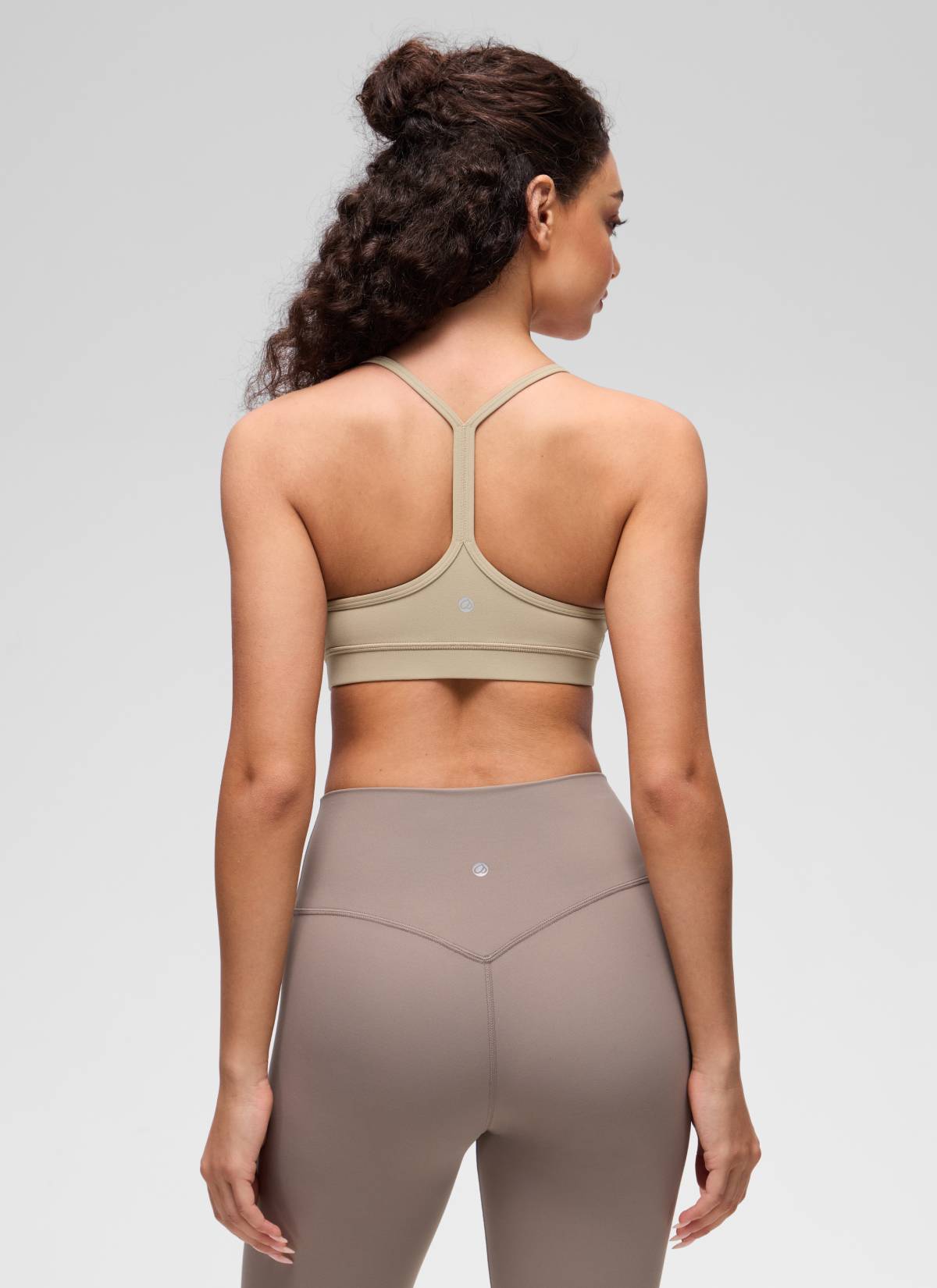 CRZ YOGA महिलाओं की योग लाइट सपोर्ट Butterluxe स्पोर्ट्स ब्रा वाई बैक ओक