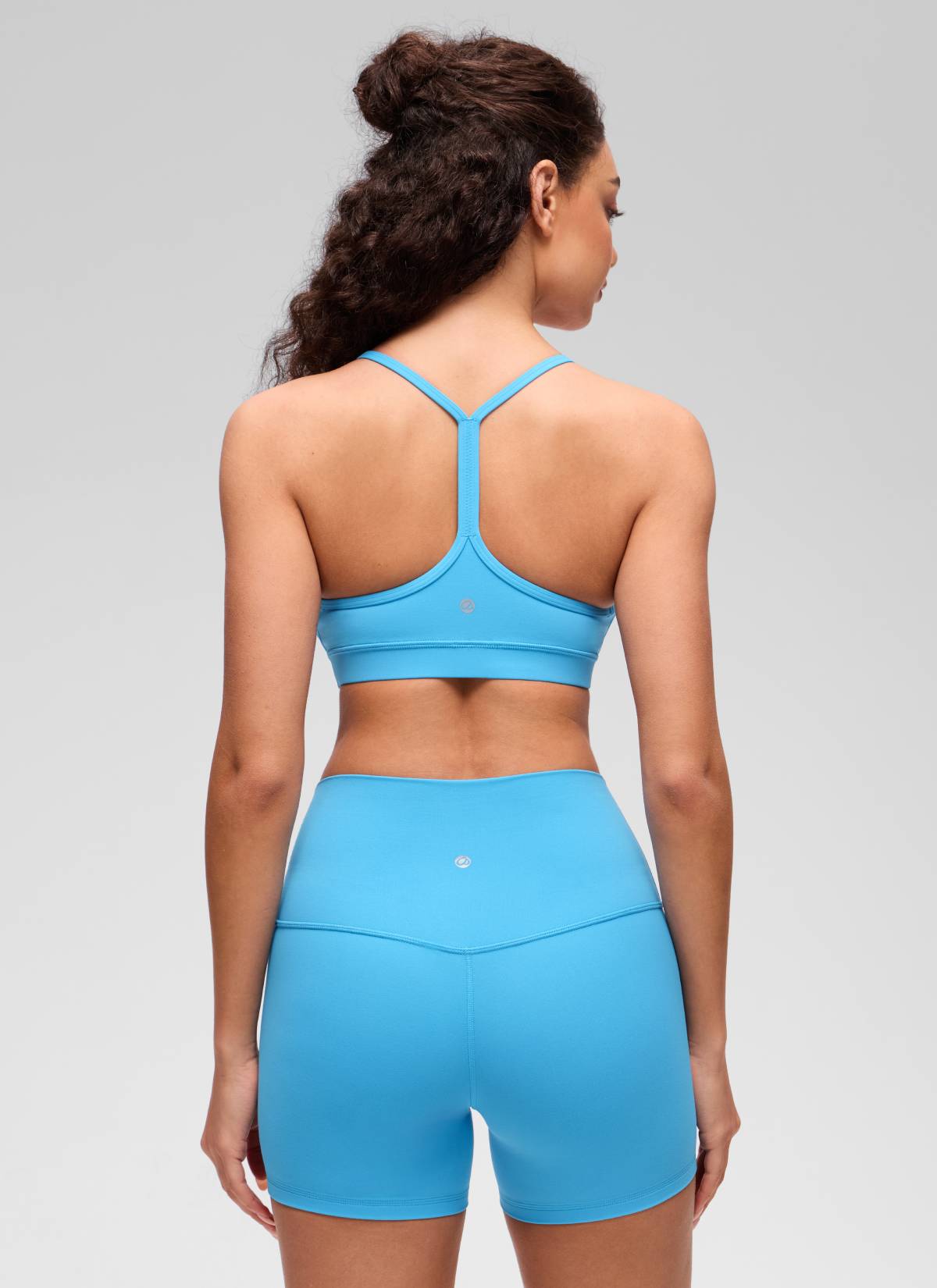 CRZ YOGA महिलाओं की योग लाइट सपोर्ट Butterluxe स्पोर्ट्स ब्रा वाई बैक कयाक ब्लू