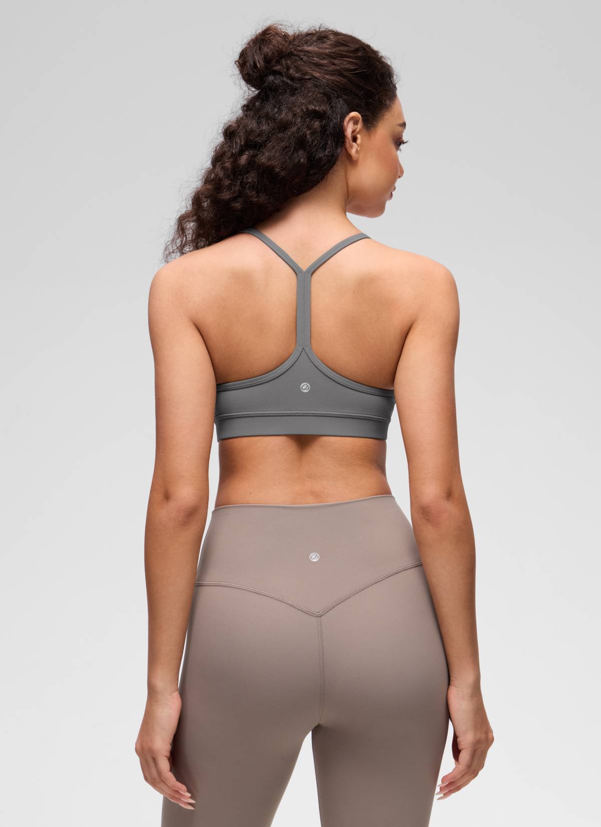 CRZ YOGA महिलाओं के लिए योगा लाइट सपोर्ट Butterluxe स्पोर्ट्स ब्रा, वाई बैक, ऐश ग्रे