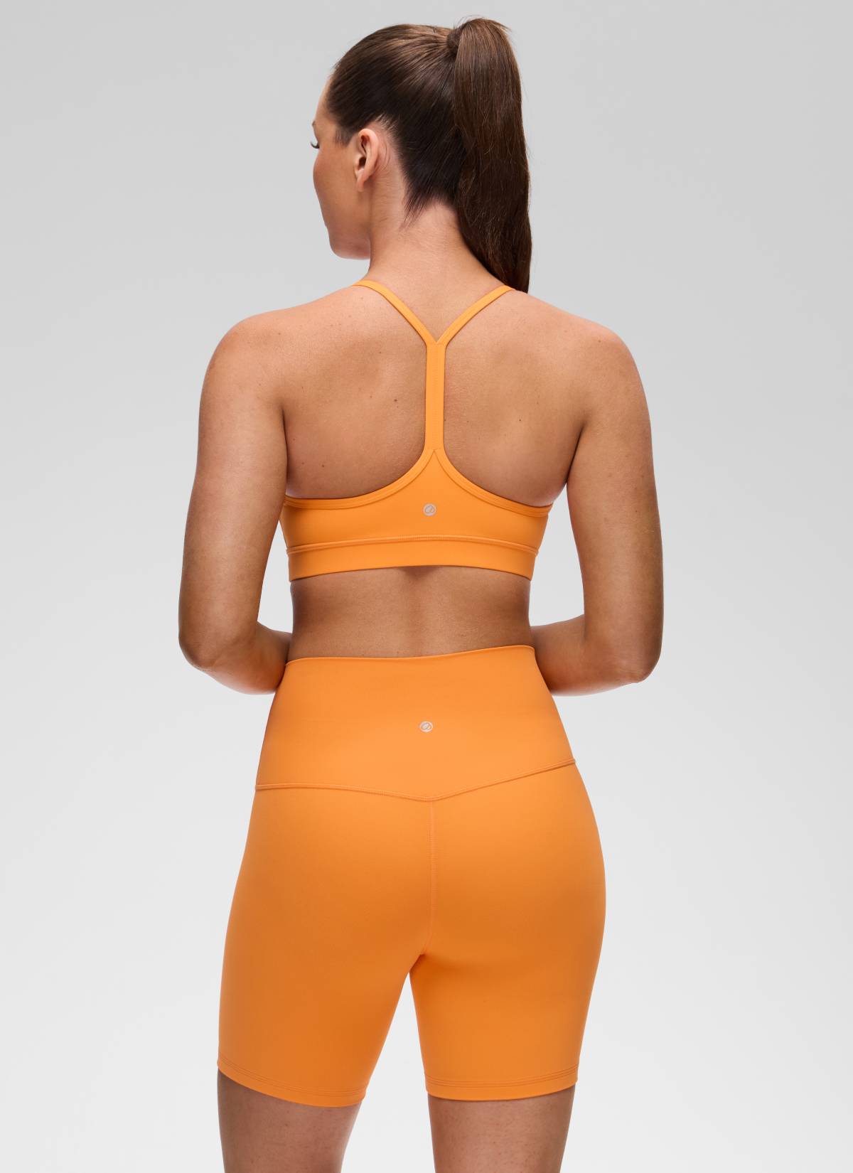 CRZ YOGA महिलाओं की योग लाइट सपोर्ट Butterluxe स्पोर्ट्स ब्रा वाई बैक टाइगर ओरेंज