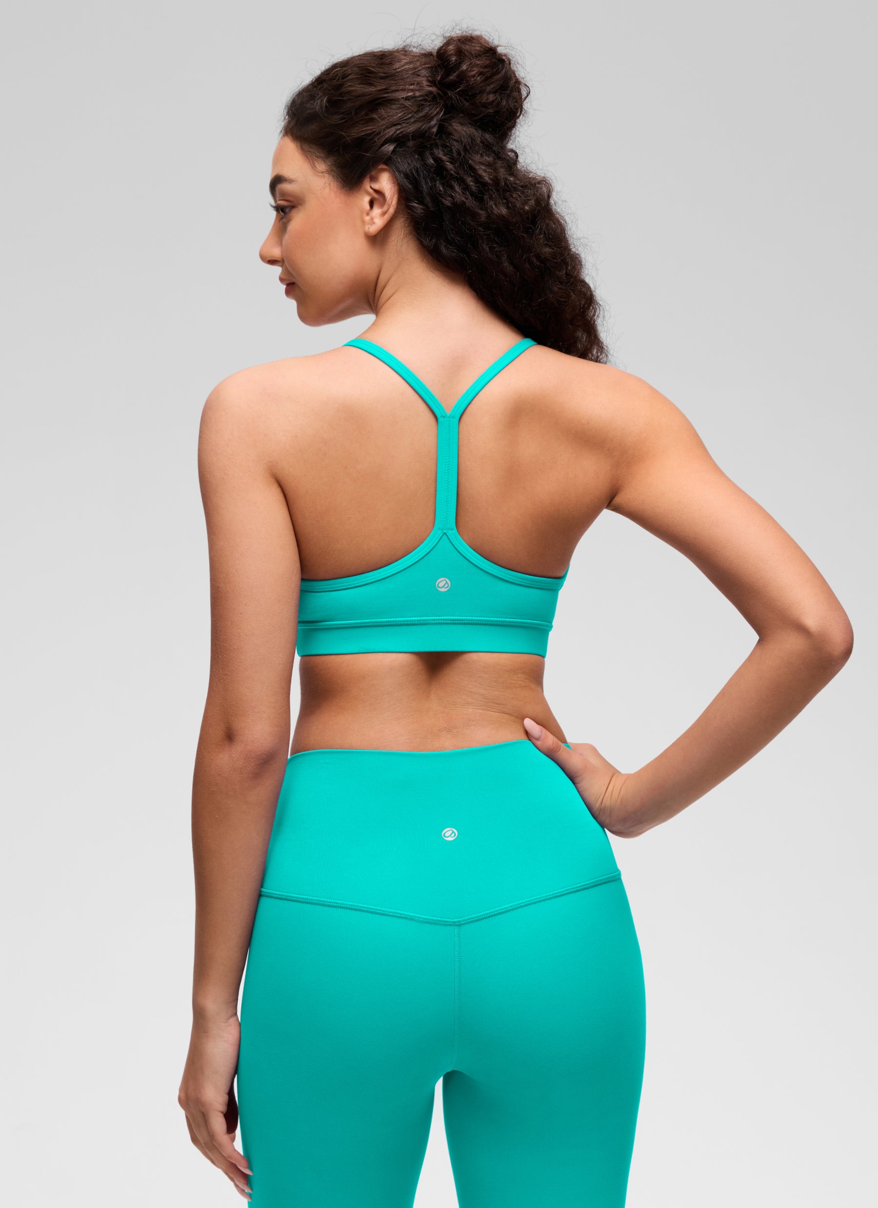 CRZ YOGA महिलाओं के लिए योगा लाइट सपोर्ट Butterluxe स्पोर्ट्स ब्रा, वाई-बैक, ट्रॉपिक्स टील