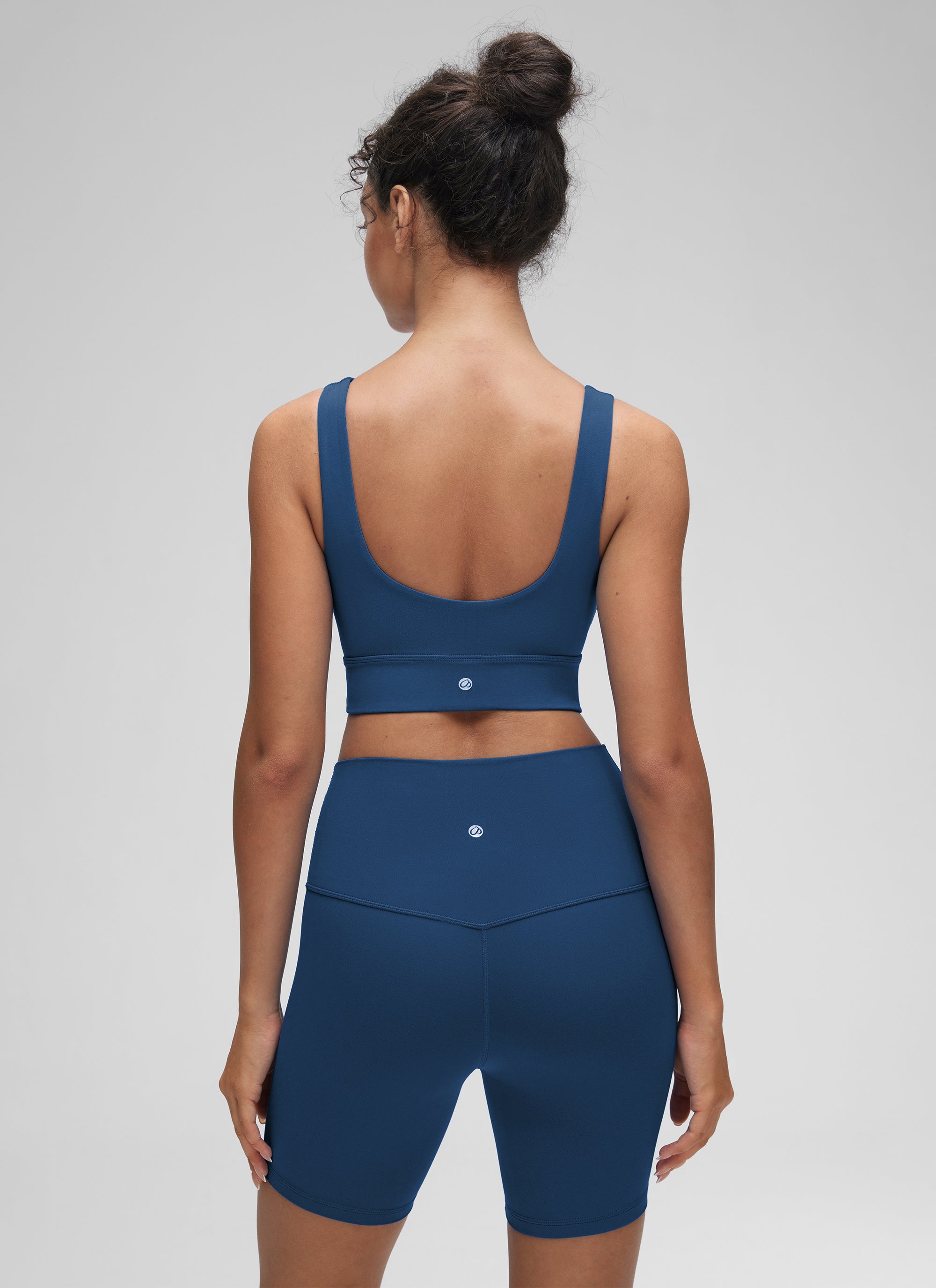 CRZ YOGA महिलाओं के लिए कम सपोर्ट वाला योगा शूज़ Butterluxe स्पोर्ट ब्रा यू बैक लॉन्गलाइन फ्रेंच नेवी