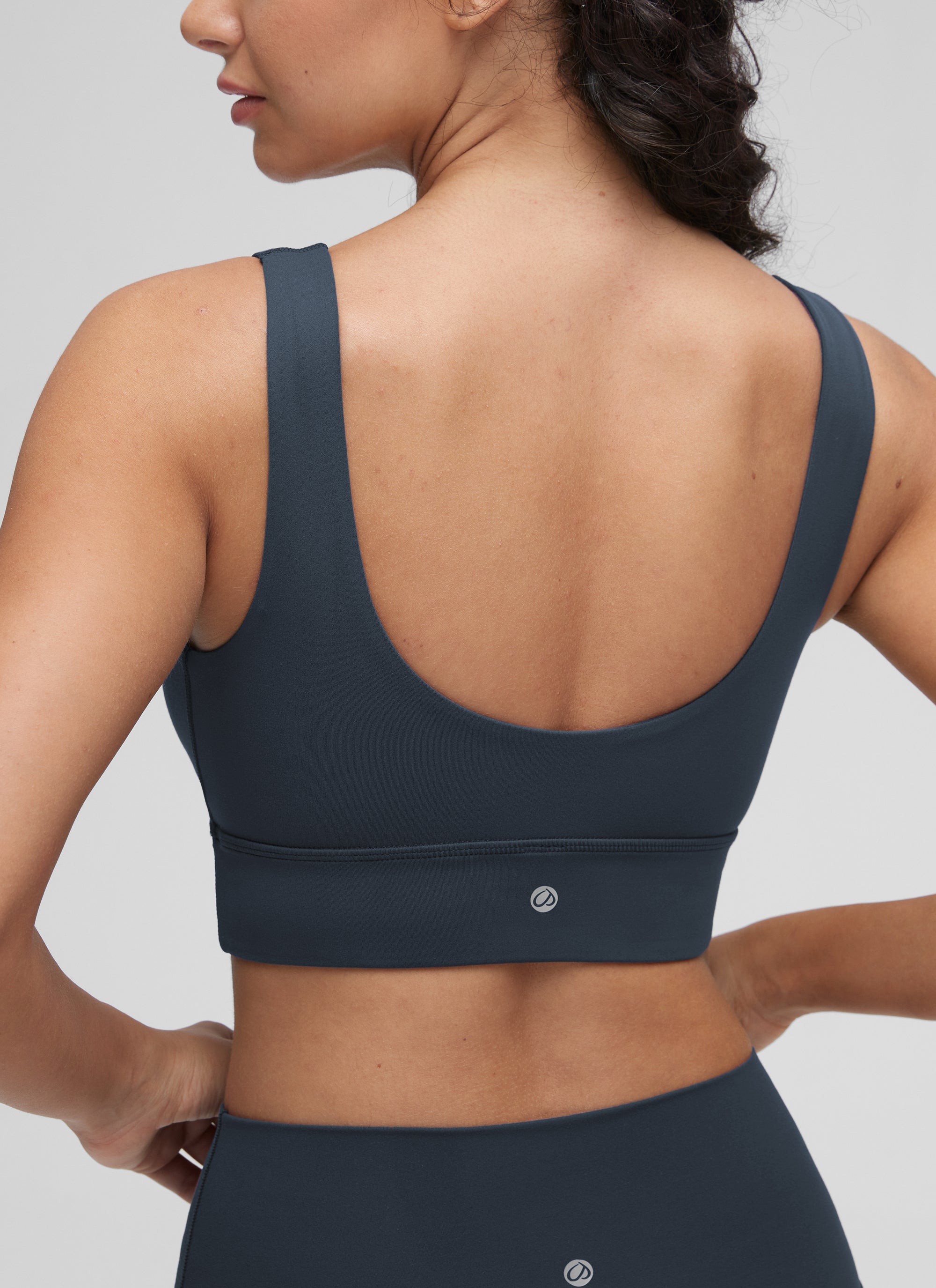 CRZ YOGA महिलाओं के लिए कम सपोर्ट वाला योगा शूज़ Butterluxe स्पोर्ट ब्रा यू बैक लॉन्गलाइन ट्रू नेवी