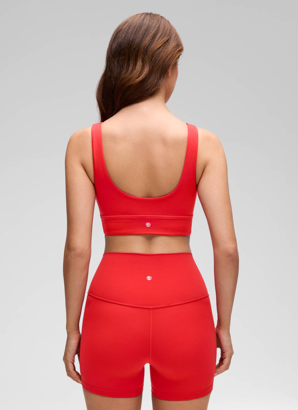 CRZ YOGA महिलाओं के लिए कम सपोर्ट वाला योगा शूज़ Butterluxe स्पोर्ट ब्रा यू बैक लॉन्गलाइन डीप रेड