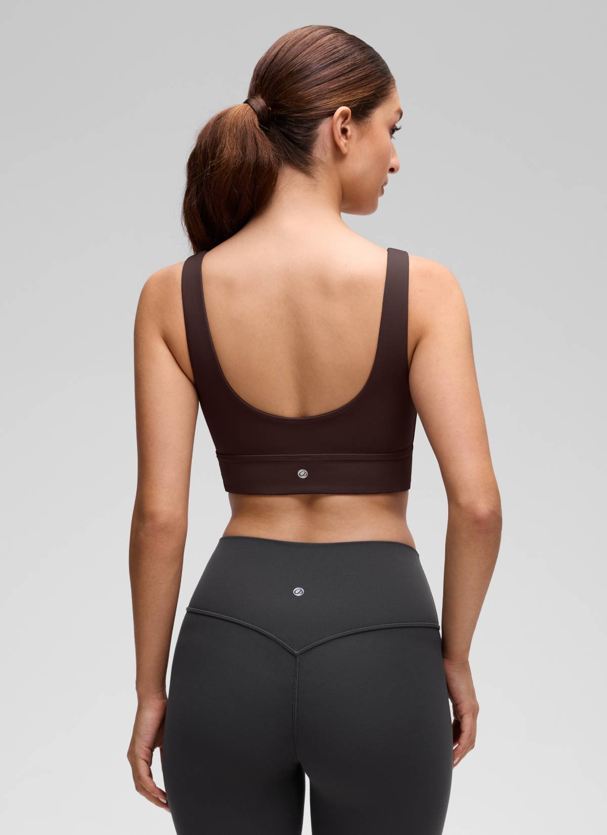 CRZ YOGA महिलाओं के लिए कम सपोर्ट वाला योगा शूज़ Butterluxe स्पोर्ट ब्रा यू बैक लॉन्गलाइन हॉट फज ब्राउन