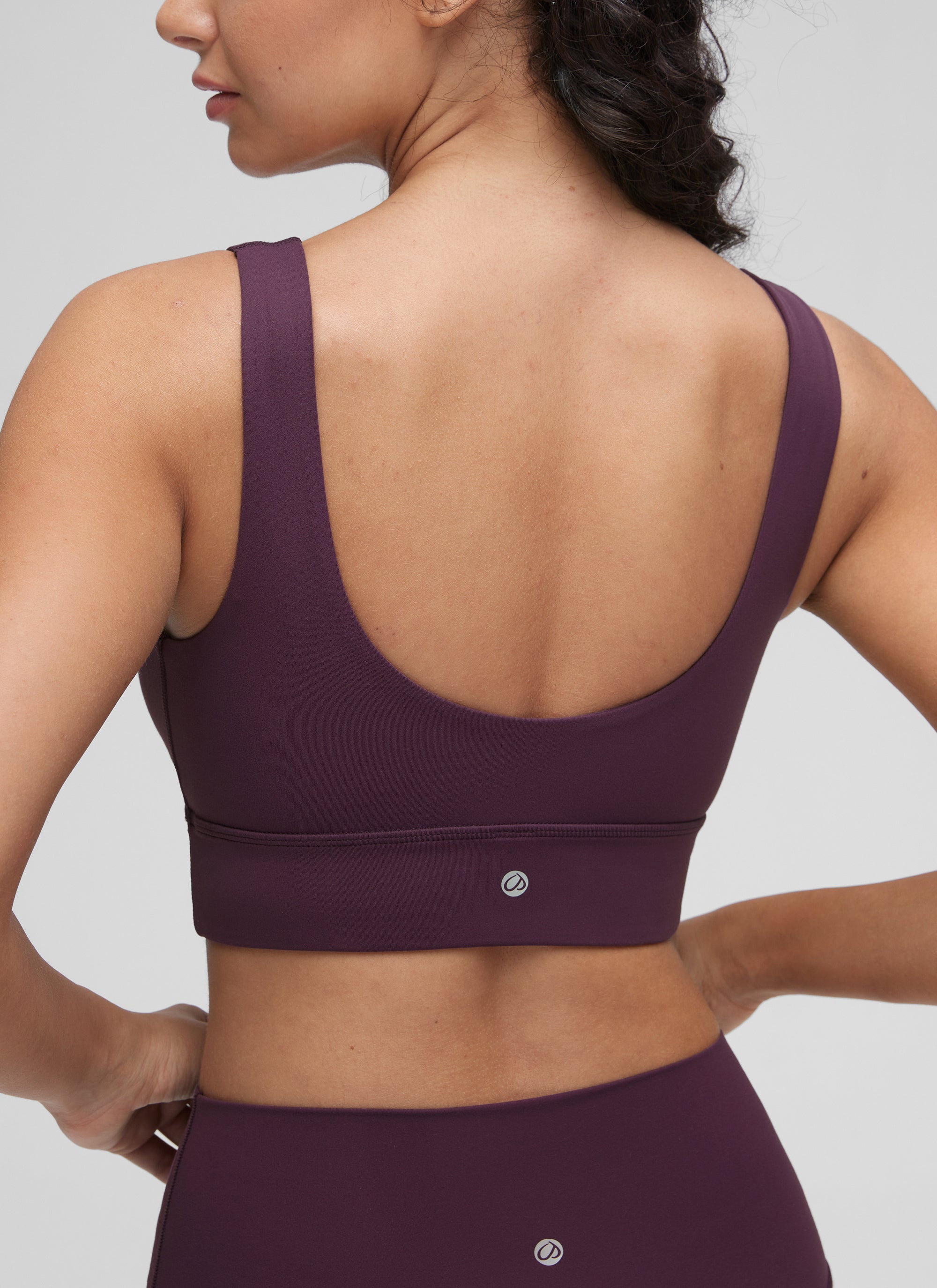 CRZ YOGA महिलाओं के लिए कम सपोर्ट वाला योगा शूज़ Butterluxe स्पोर्ट ब्रा यू बैक लॉन्गलाइन डीप पर्पल