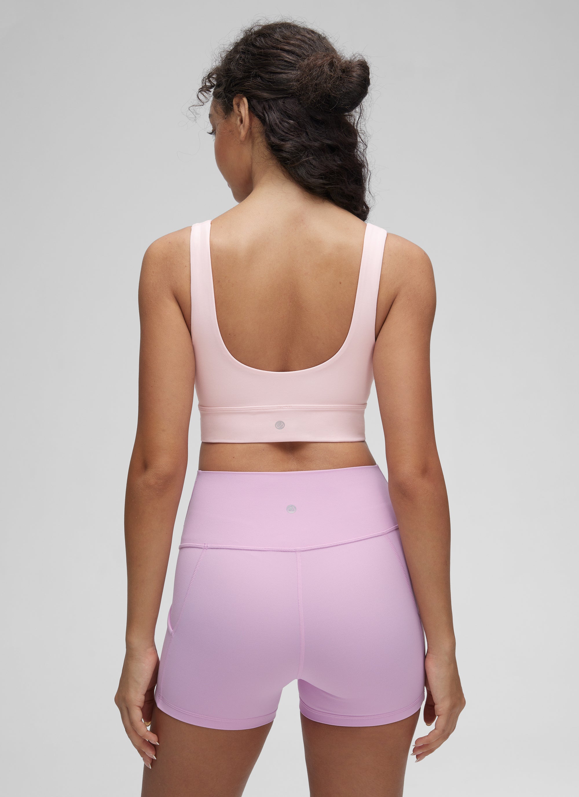 CRZ YOGA महिलाओं के लिए कम सपोर्ट वाला योगा शूज़ Butterluxe स्पोर्ट्स ब्रा यू बैक लॉन्गलाइन स्ट्रॉबेरी पिंक
