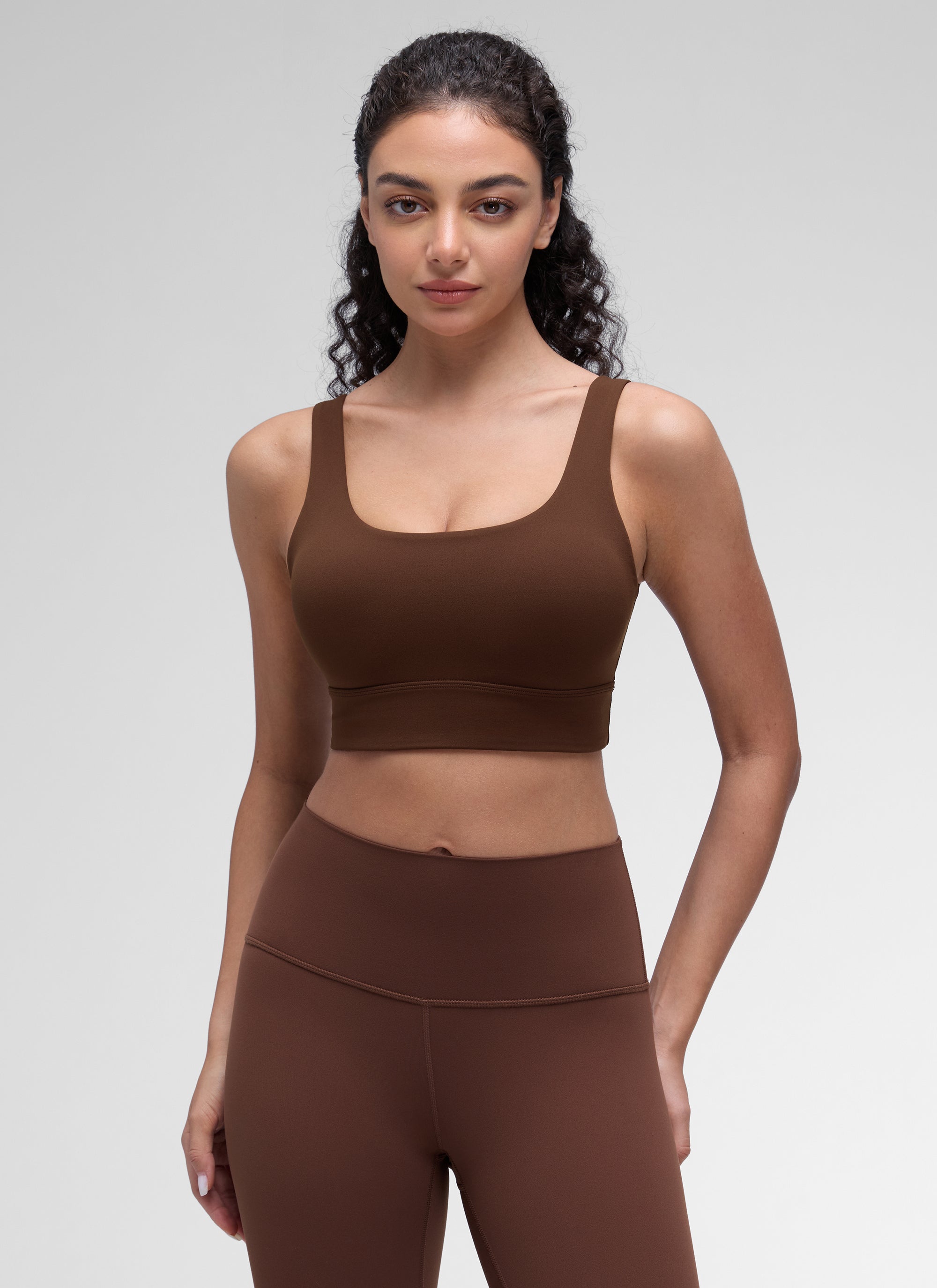 CRZ YOGA महिलाओं के लिए कम सपोर्ट वाला योगा शूज़ Butterluxe स्पोर्ट ब्रा यू बैक लॉन्गलाइन लावा ब्राउन