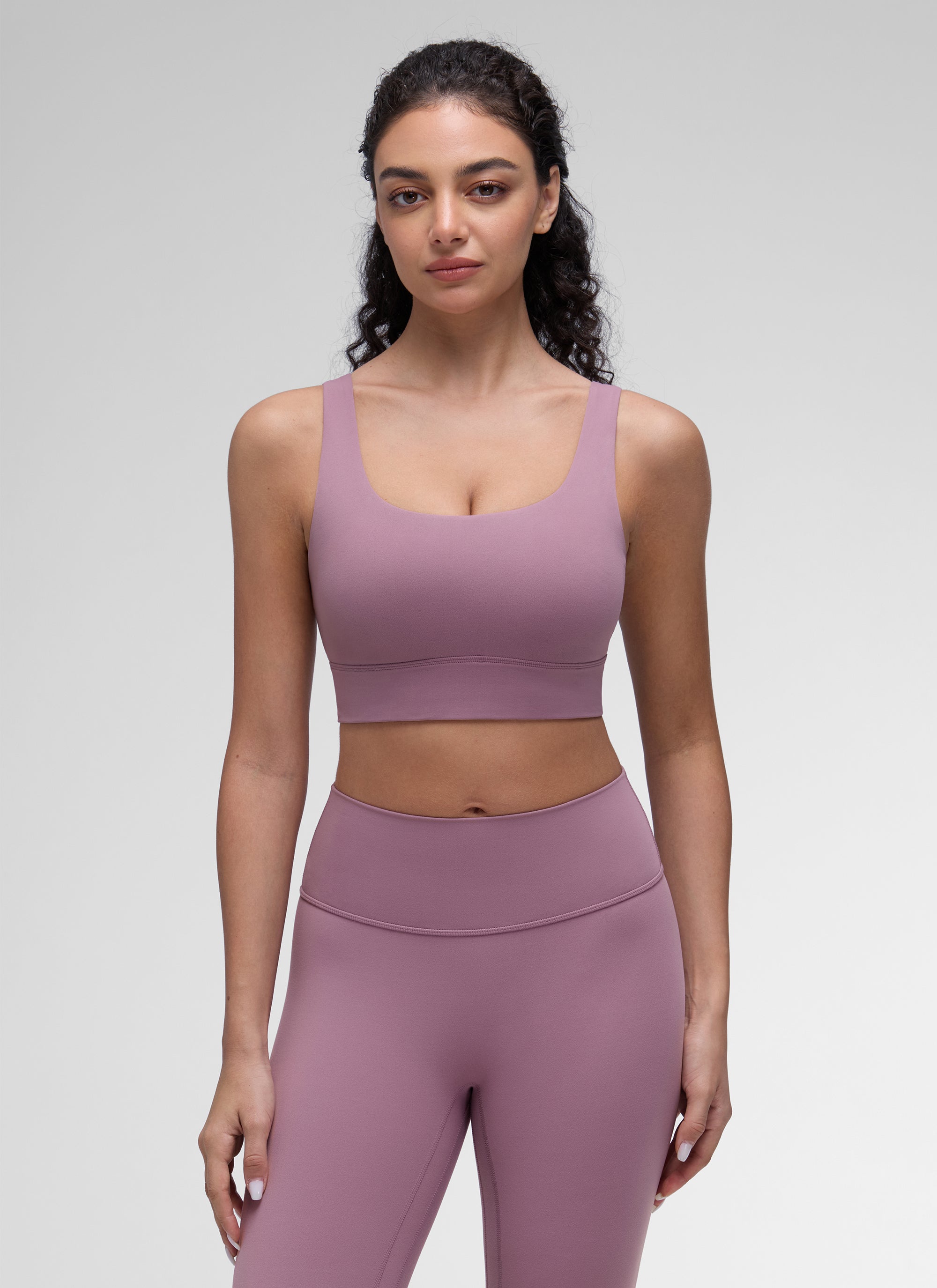 CRZ YOGA महिलाओं के लिए कम सपोर्ट वाला योगा शूज़ Butterluxe स्पोर्ट ब्रा यू बैक लॉन्गलाइन लाइट लैवेंडर