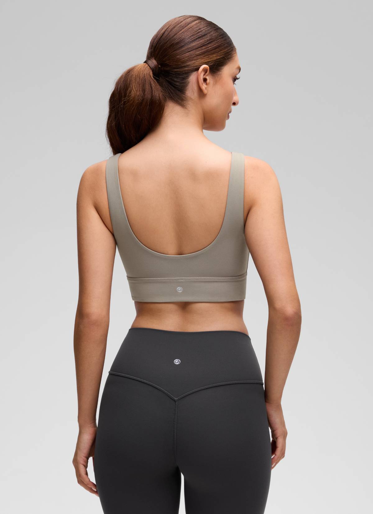 CRZ YOGA महिलाओं के लिए कम सपोर्ट वाला योगा शूज़ Butterluxe स्पोर्ट ब्रा यू बैक लॉन्गलाइन वार्म ऐश ग्रे