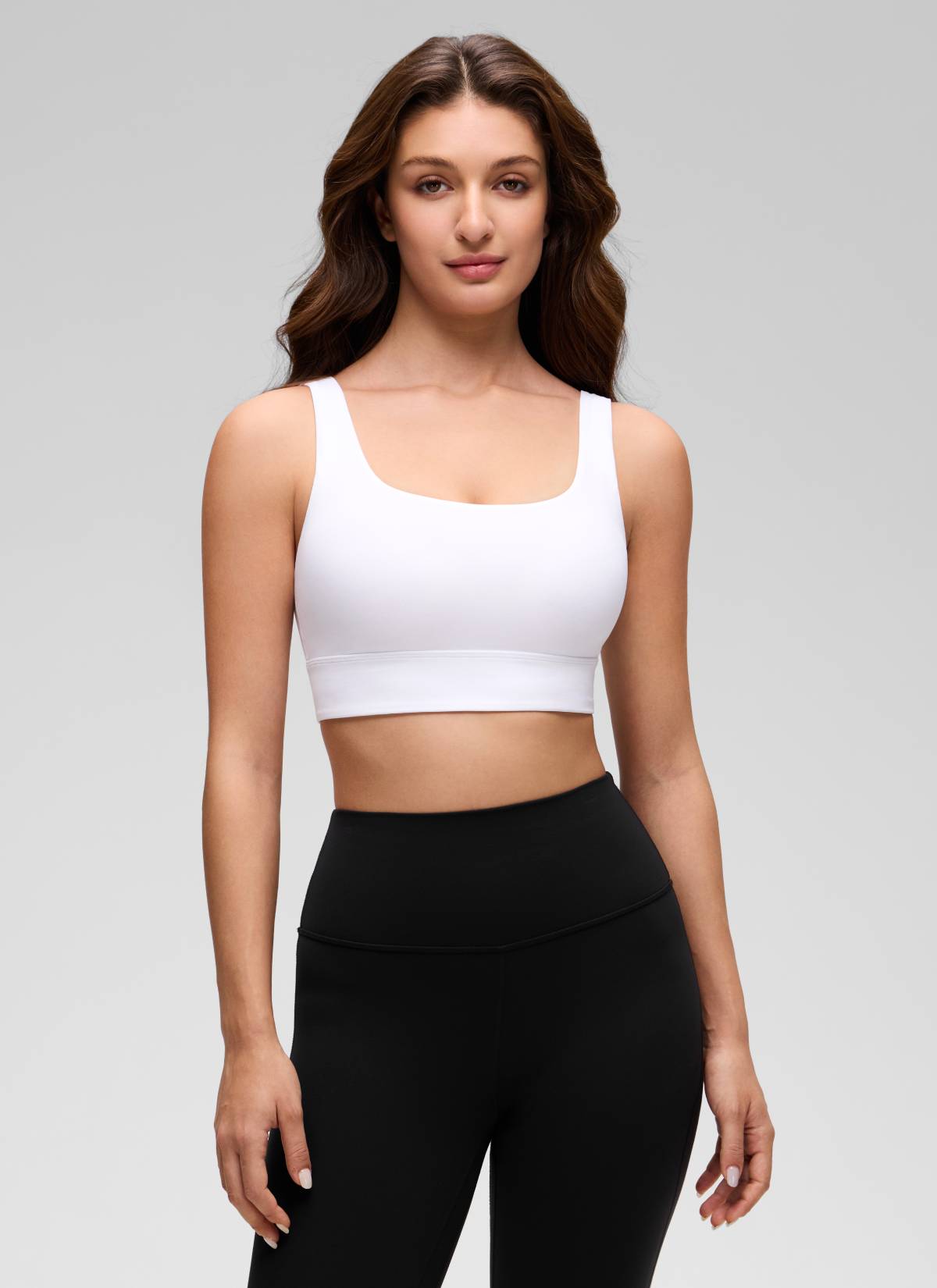 CRZ YOGA महिलाओं के लिए कम सपोर्ट वाला योगा शूज़ Butterluxe स्पोर्ट्स ब्रा यू बैक लॉन्गलाइन सफेद