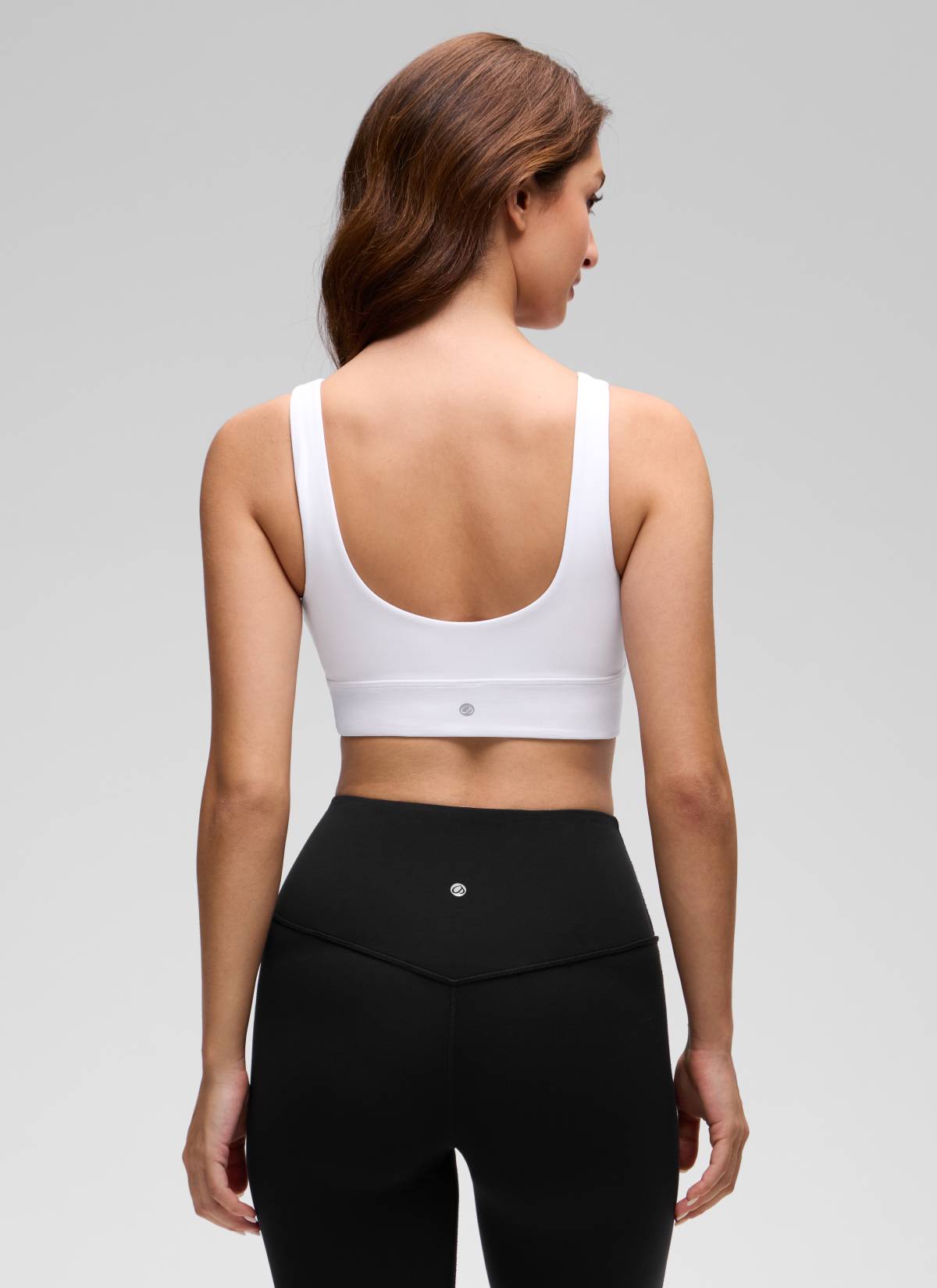 CRZ YOGA महिलाओं के लिए कम सपोर्ट वाला योगा शूज़ Butterluxe स्पोर्ट्स ब्रा यू बैक लॉन्गलाइन सफेद
