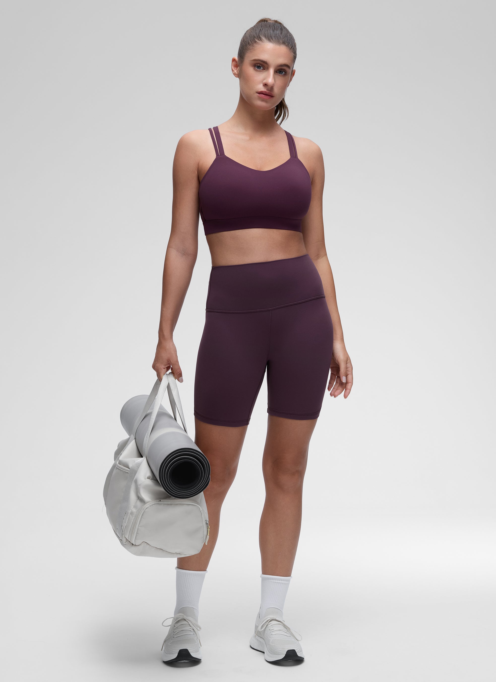 CRZ YOGA महिलाओं के लिए योगा लाइट सपोर्ट डबल स्ट्रैप मोल्ड स्पोर्ट ब्रा, गहरा बैंगनी रंग