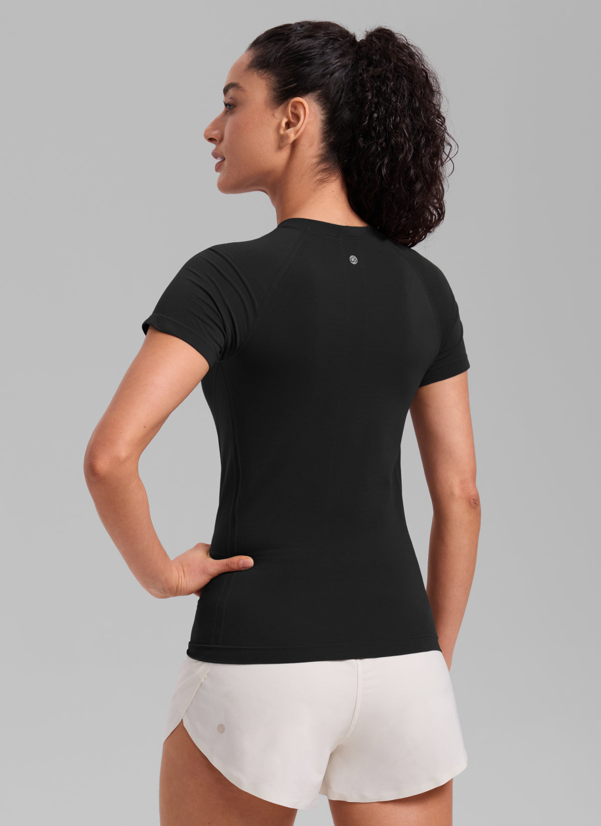 CRZ YOGA महिलाओं के लिए क्लासिक फिट रनिंग शर्ट Seamless छोटी आस्तीन वाली काली