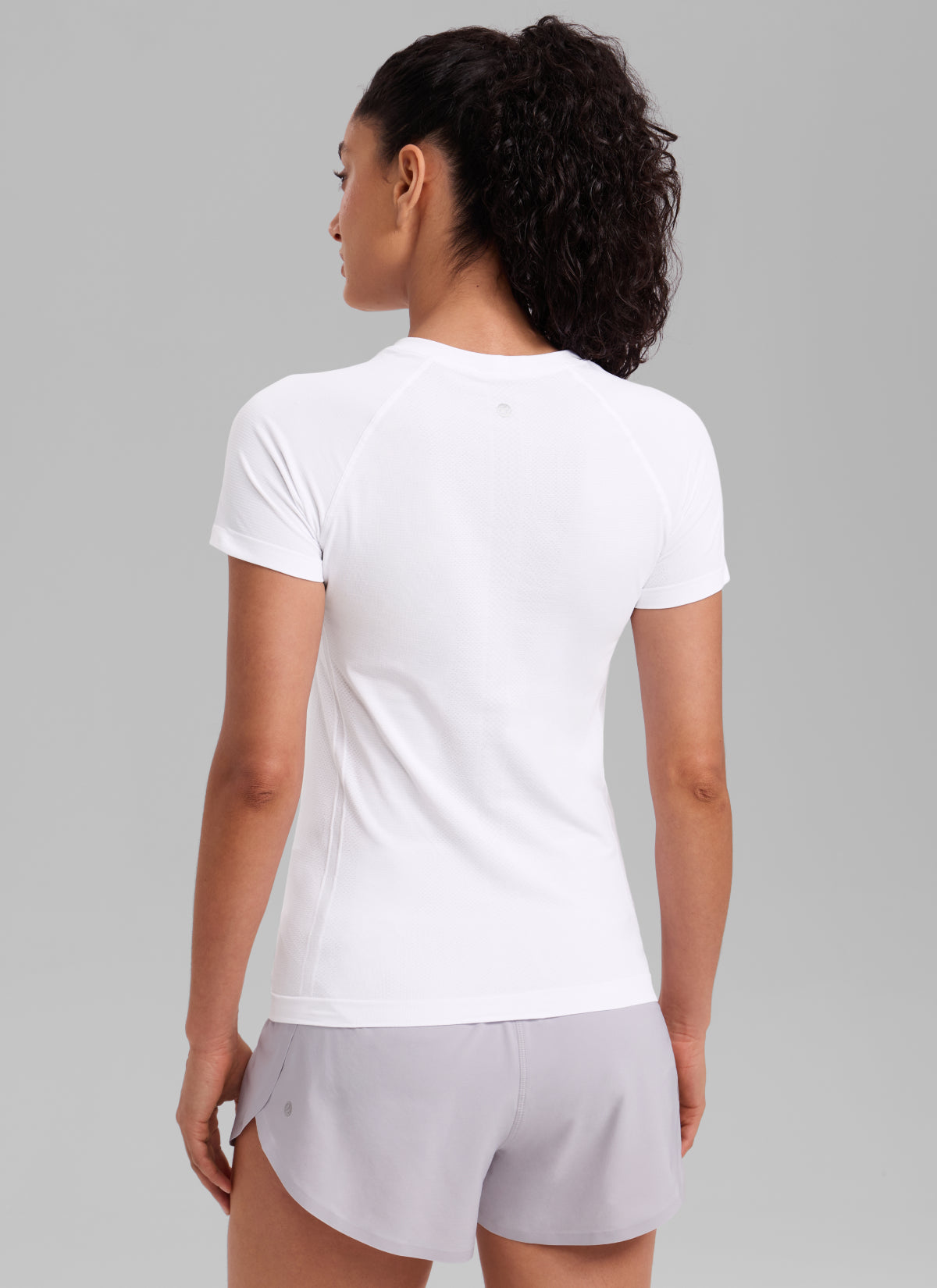 CRZ YOGA महिलाओं के लिए क्लासिक फिट रनिंग शर्ट Seamless छोटी आस्तीन वाली सफेद