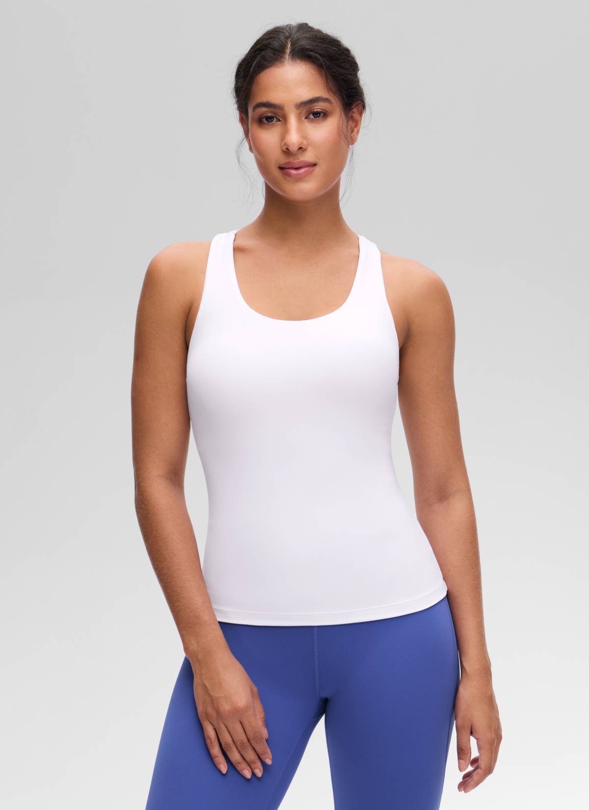 CRZ YOGA महिलाओं के लिए योगा टाइट फिट टॉप Butterluxe बिल्ट-इन ब्रा टैंक टॉप सफेद