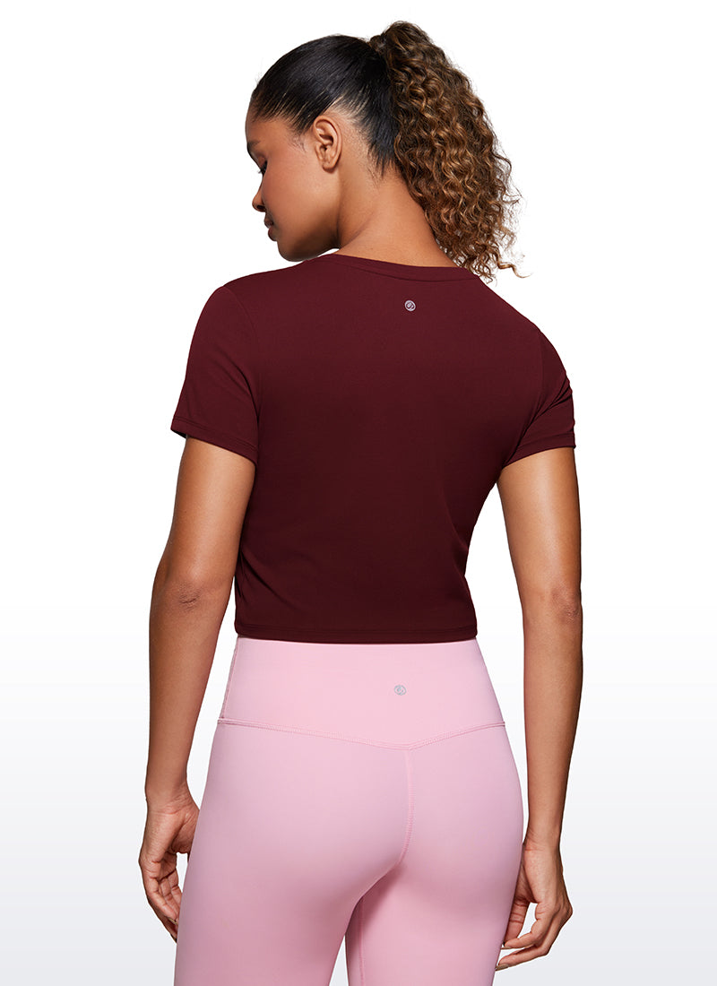CRZ YOGA महिलाओं के लिए क्लासिक फिट योगा टॉप Butterluxe क्रॉप्ड शॉर्ट स्लीव्स रेड मर्लोट