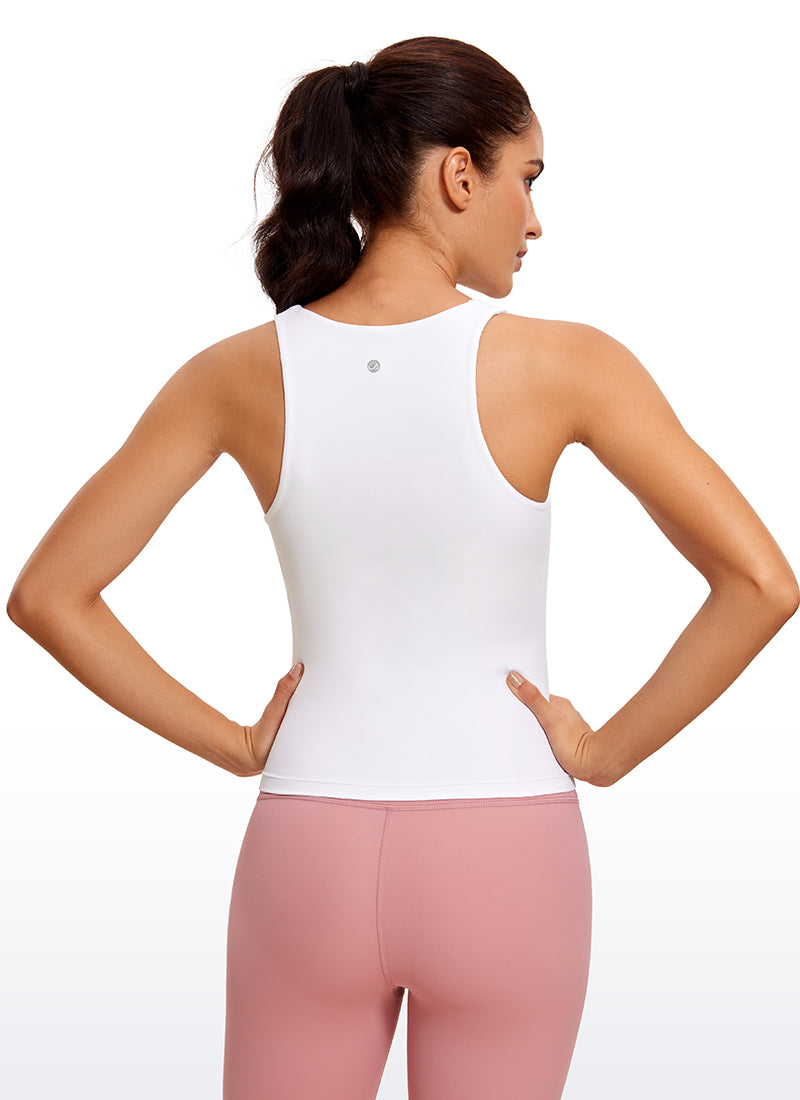 CRZ YOGA महिलाओं के लिए स्लिम फिट योगा टॉप Butterluxe बिल्ट-इन ब्रा, वी नेक, सफेद