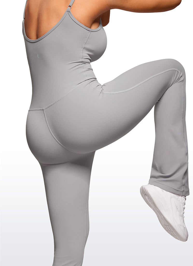 CRZ YOGA महिलाओं के लिए योगा टाइट फिट फ्लेयर जंपसूट्स बिल्ट-इन ब्रा बॉडीसूट्स गल ग्रे